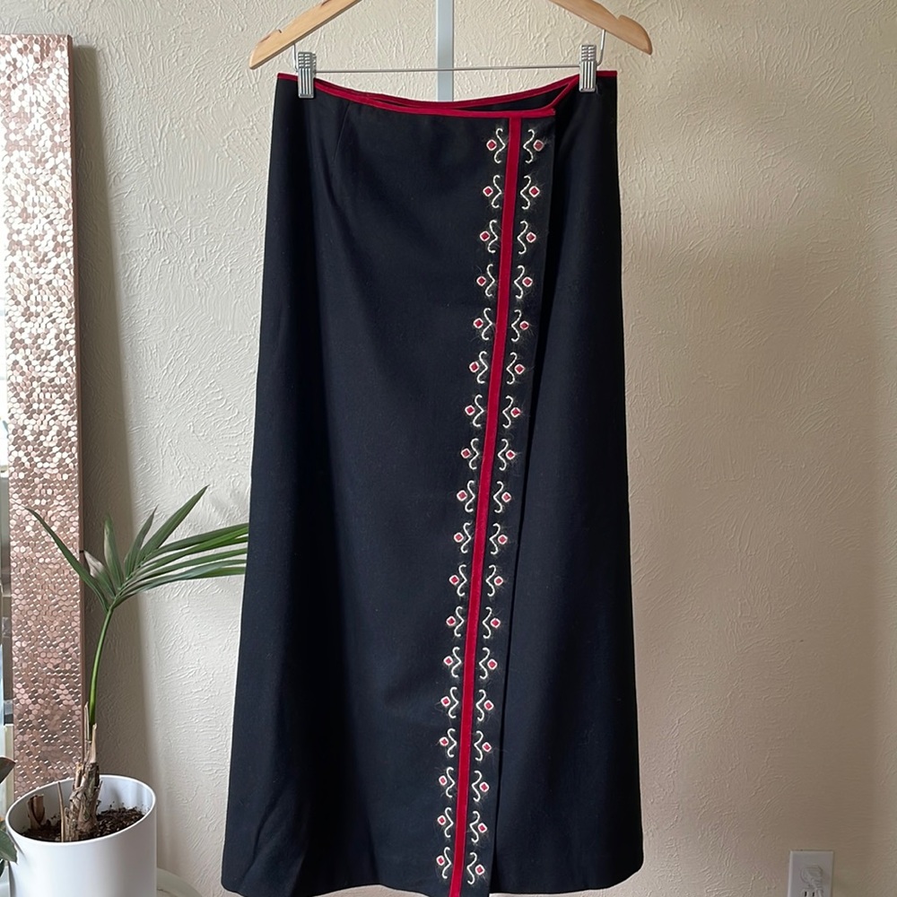 Ann Taylor beautiful rare velvet trim wool embroidered wrap skirt